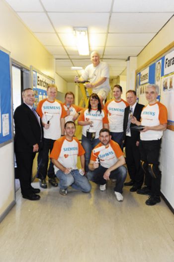 Siemens team paints college