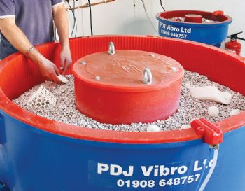Vibratory-finishing on the PDJ Vibro stand