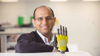 Solar-powered synthetic skin