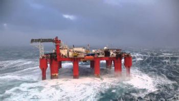 Rogue wave research to help with oil rig design