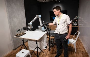 Haptic robot hand transmits across the Atlantic