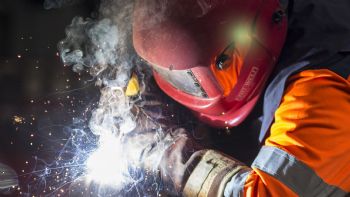 UK labour productivity dips in fourth quarter