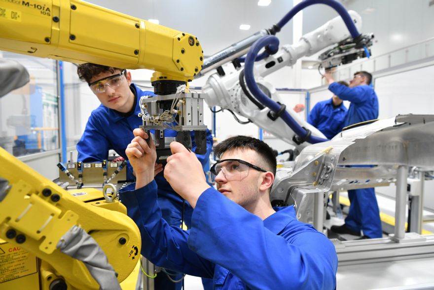 Make UK leads the way with robotics and automation course