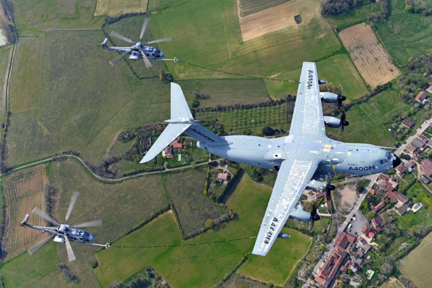 Airbus A400M undertakes helicopter-refuelling certification campaign