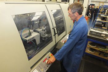 Grinder helps Quickmach meet aerospace orders