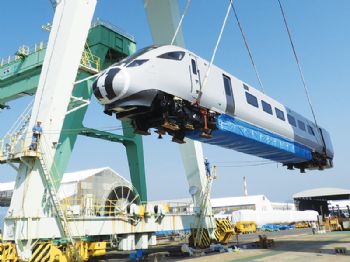 Nova 1 train for TransPennine Express leaves Japan