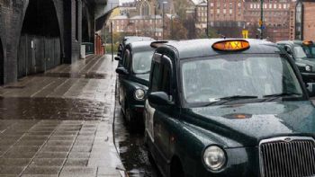 Electric taxis in Nottingham to  go ‘wireless’