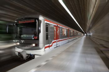Warsaw metro train contract signed