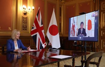 UK and Japan sign landmark free trade deal