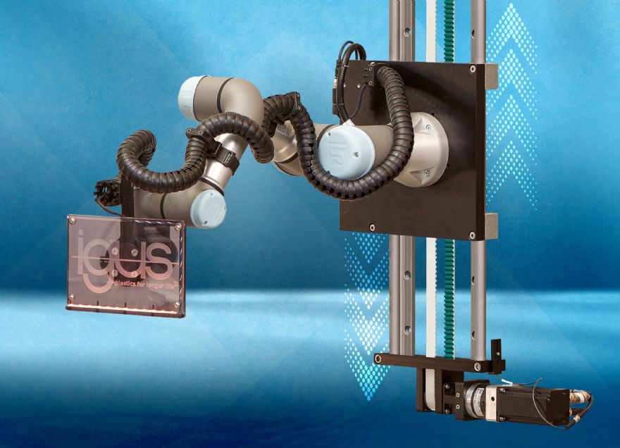 Robot range is quickly extended with 7th axis