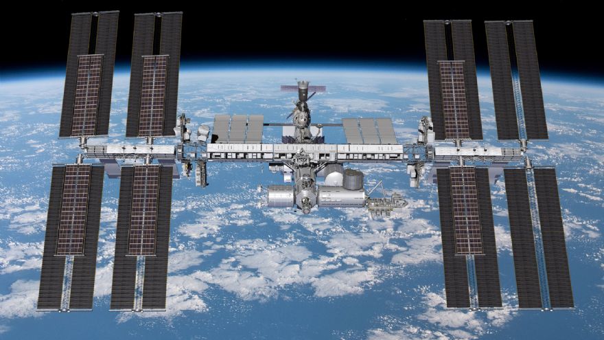 Boeing to provide six more solar arrays for ISS 