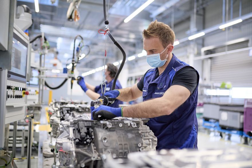 E-drive train production for the fully electric BMW iX and BMW i4 begins