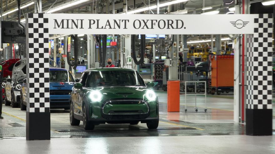 20 years of modern Mini manufacturing at Plant Oxford celebrated