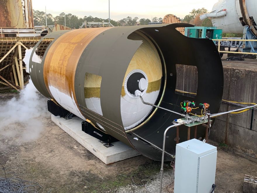 Boeing builds reusable all-composite cryogenic propellant tank