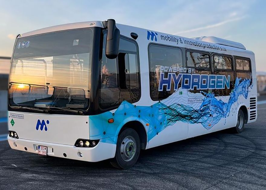 New hydrogen-electric minibus launched in Slovakia