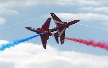 Rolls-Royce wins £105 million contract to support Hawk trainers