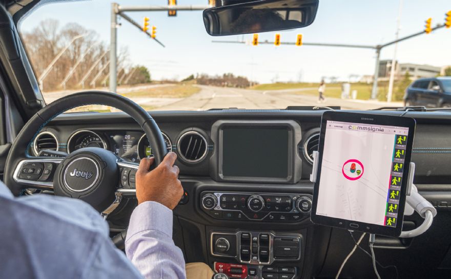 Stellantis participates in US test of 5G connected vehicle technologies