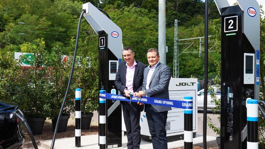 JOLT and ADS-TEC celebrate the success of their strategic partnership