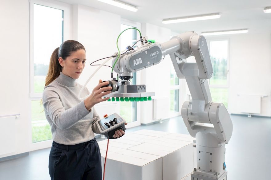 ABB bridges the gap between industrial and collaborative robots ...