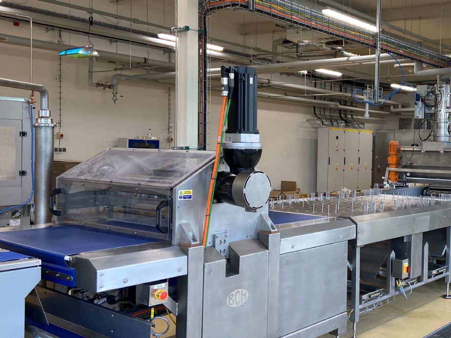 Servo gearbox provides optimum control solution for high speed guillotine