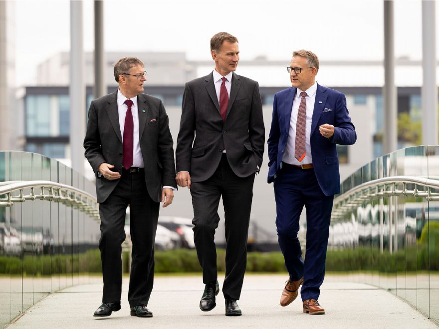 Jeremy Hunt visits the Manufacturing Technology Centre