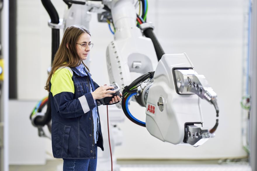 ABB expands it large-robot family with energy-saving models