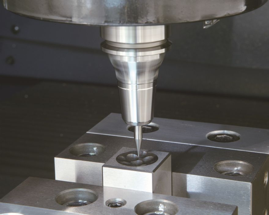 Ultra-precision hydraulic chuck with runout of less than 1µm