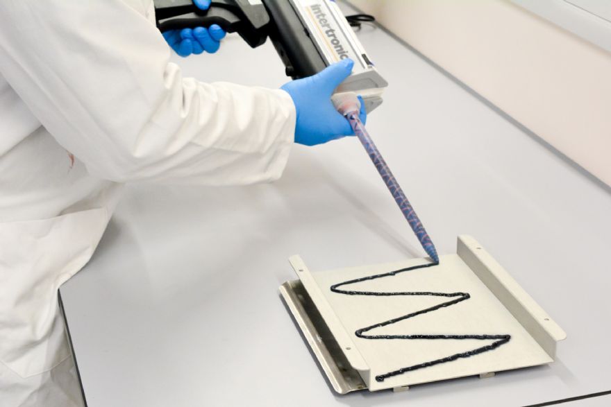 New high-temperature adhesive for metal bonding 