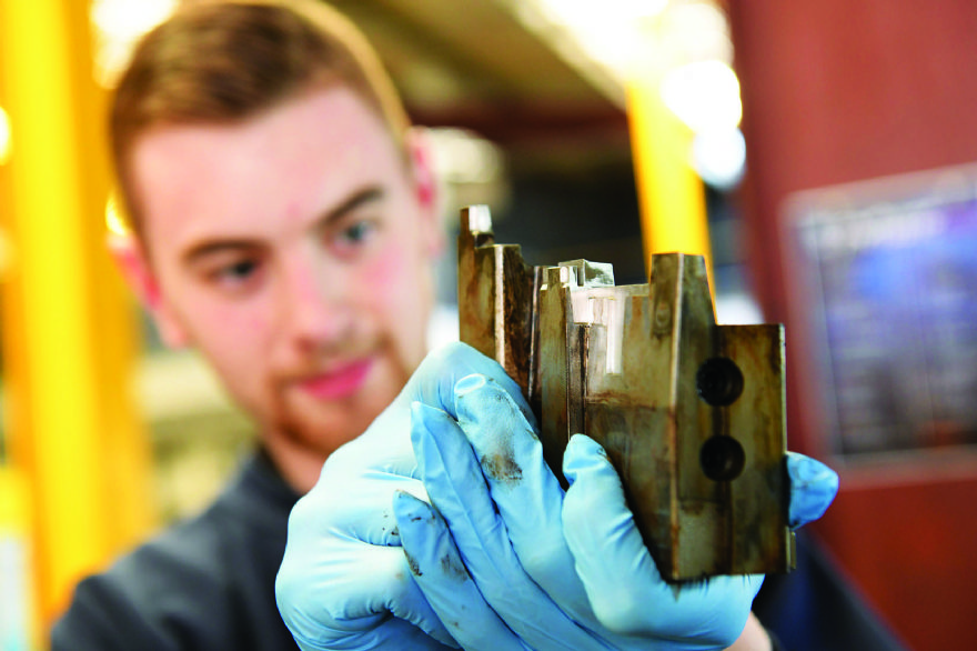 Manufacturing output falls and order books deteriorate