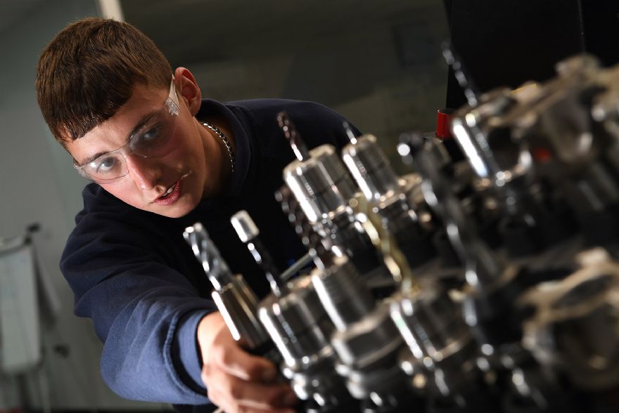 EngineeringUK responds to DfE apprenticeships data