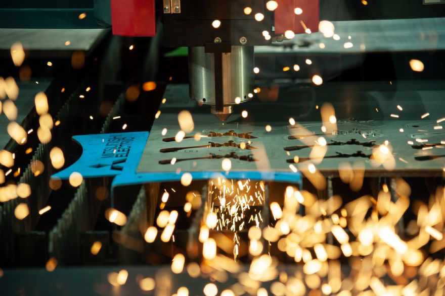 UK manufacturing contracts amid a ‘cocktail of challenges’