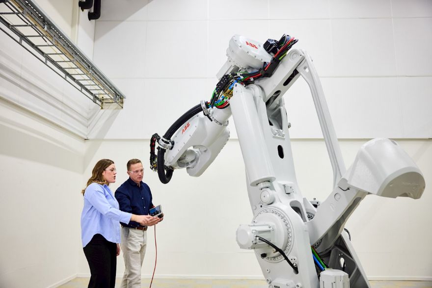 ABB expands modular large robot portfolio