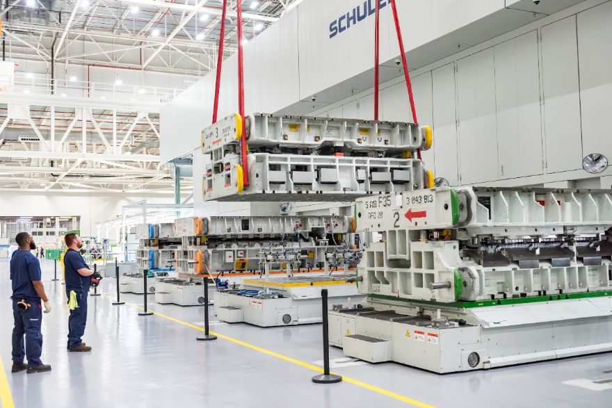BMW opens its first press shop in the USA