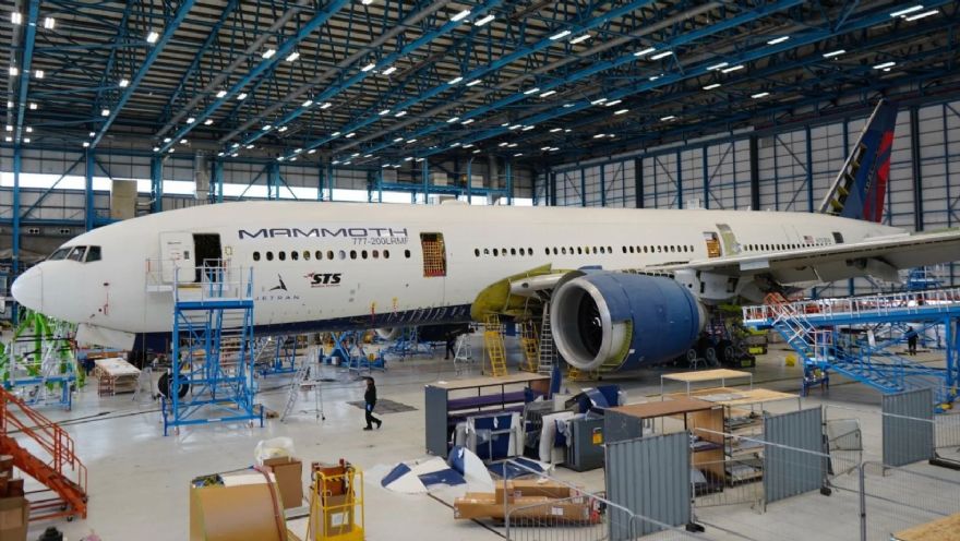 First 777-200LR for conversion at STS Manchester