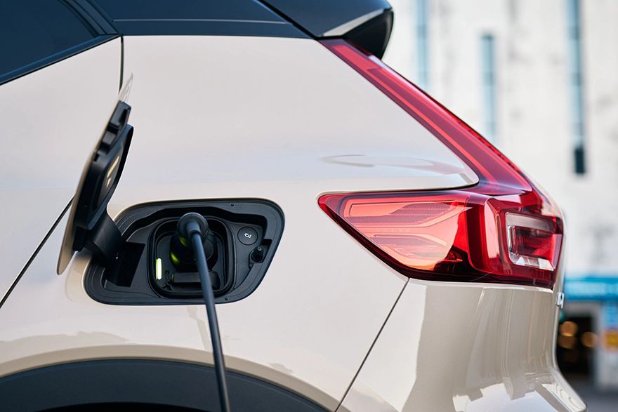 Volvo Cars reports new global sales record in 2024