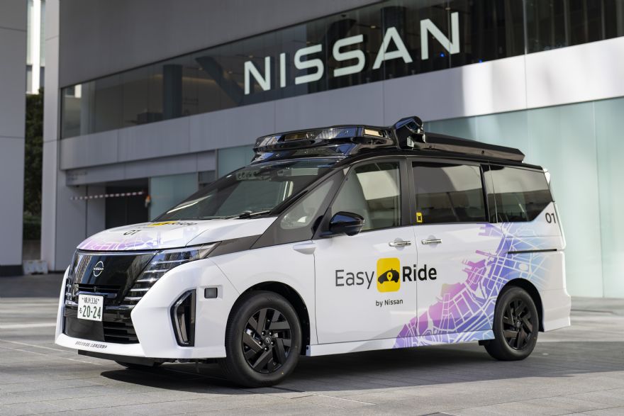 Nissan unveils advanced driverless technology
