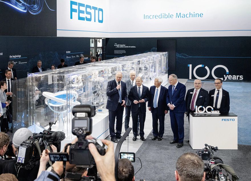 ‘Incredible machine’ inspires German Chancellor