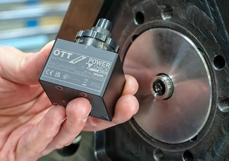 New device checks small tool holder pull-in force