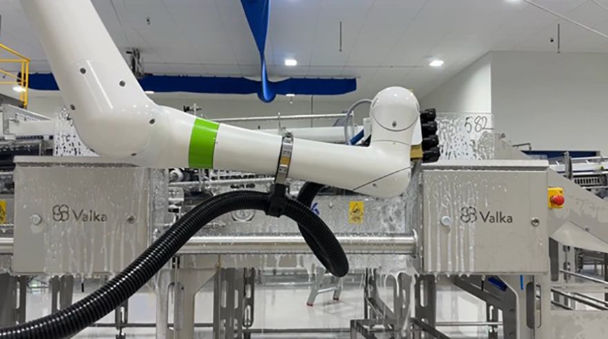 Fanuc robot sparkles in new food factory cleaning solution