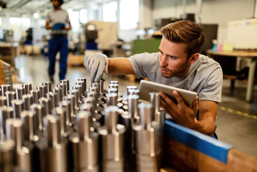 UK manufacturing struggles to regain momentum