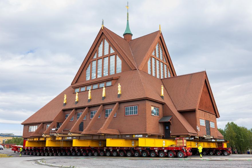 Mammoet successfully relocates historic Kiruna Church 