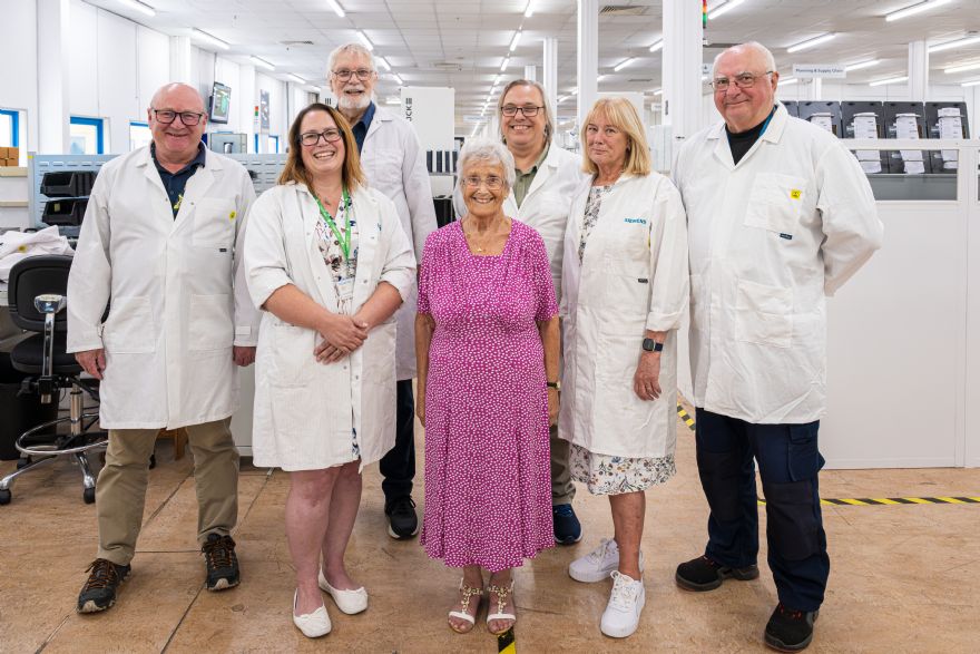 Siemens Mobility welcomes back 91-year-old former employee