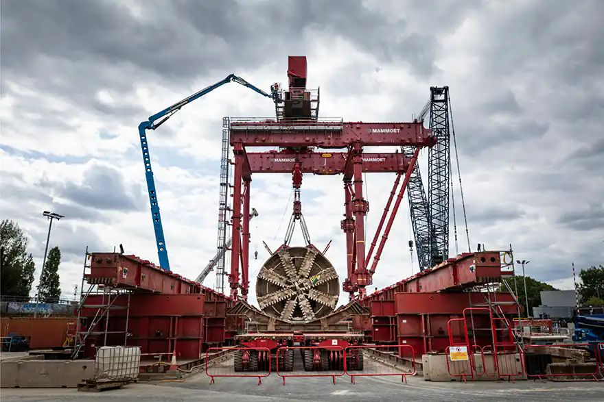 Custom-built gantry system aids the removal of HS2 TBMs