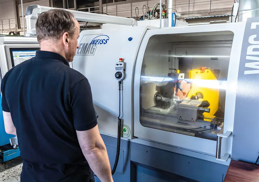 Compact angular plunge-cut grinding machine fits the bill