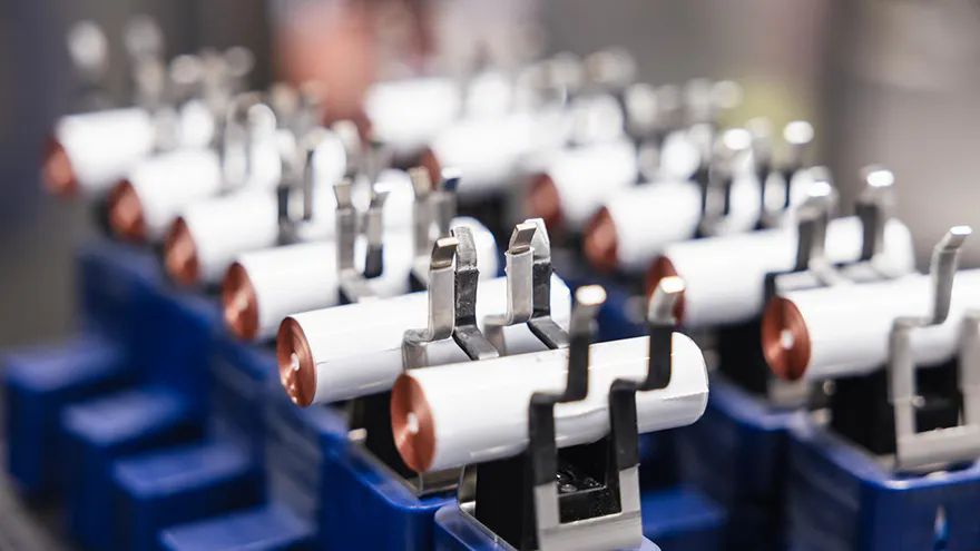 Advanced-digitalised-battery-cell-production-plant-established