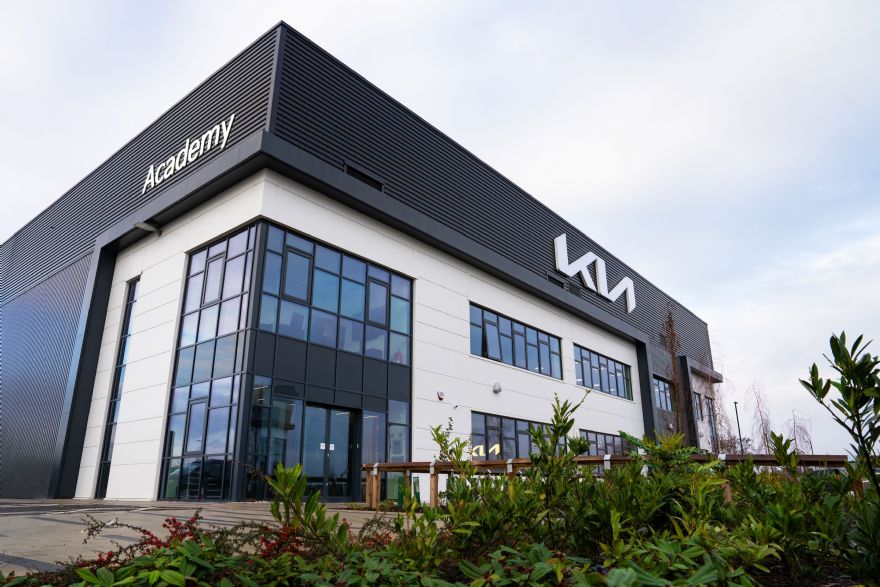 Kia UK marks first Kia Academy graduation