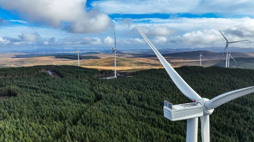 Ørsted signs deal to divest its European onshore business