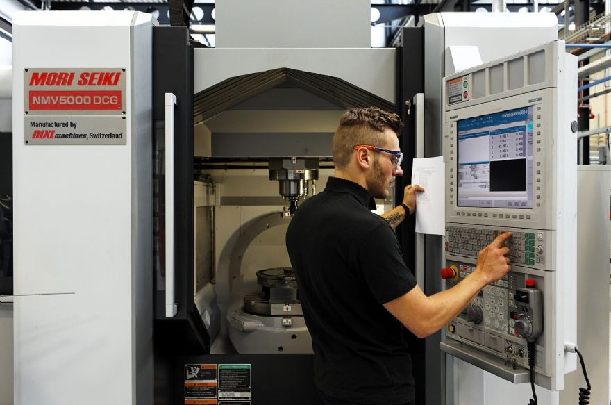 UK manufacturing output increases in 2025