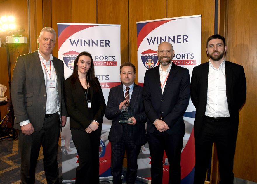 igus wins UK Ports Innovation Award for shore power system