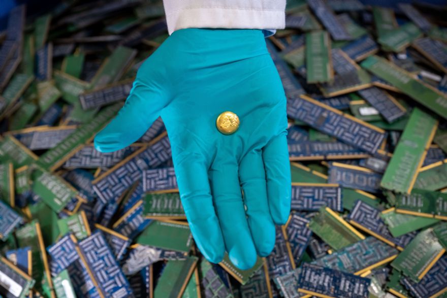 Royal Mint partners on E Waste precious metal recycling